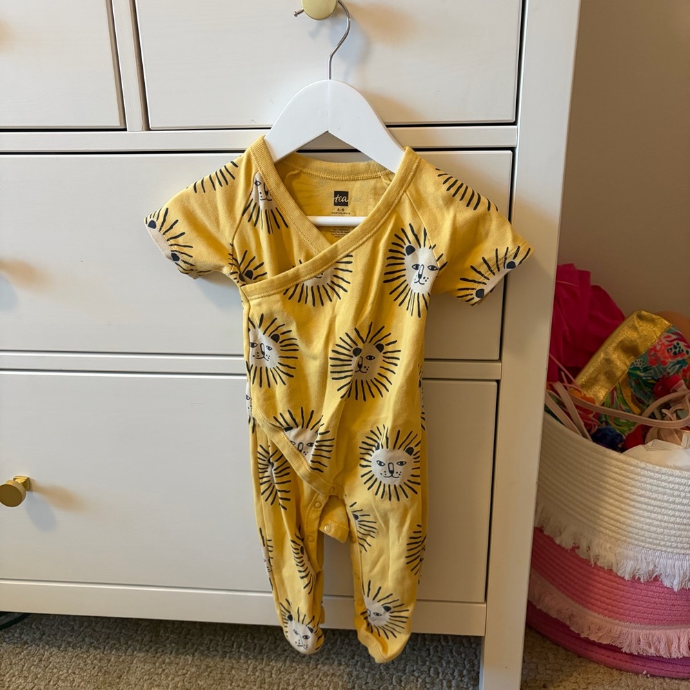Tea Collection Lion Romper 6-9 Months